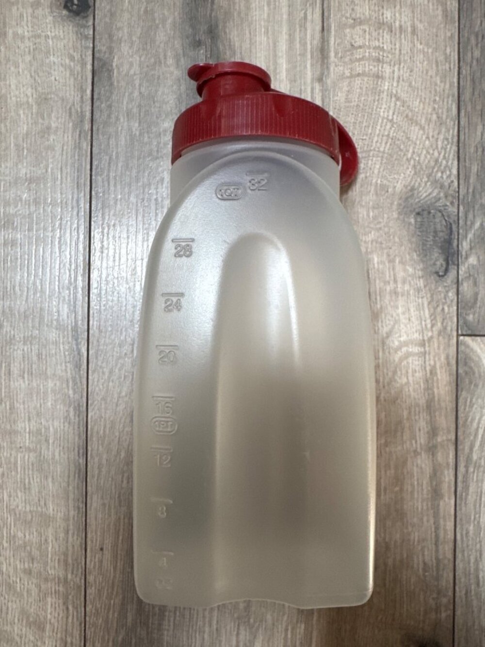 Rubbermaid 32 Oz Red Top Plastic Water Bottle With Measurements Made In USA